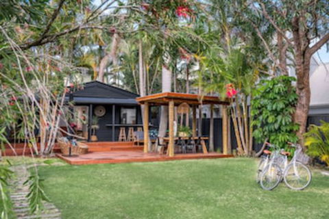 A PERFECT STAY - 3 Salty Sisters - Southport Accommodation 0