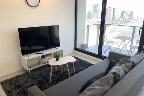 JC Water View Apartment On La Trobe - Southport Accommodation 2