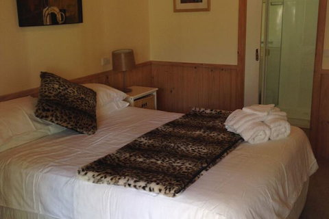 Yarraglen BnB - Accommodation Southport 5
