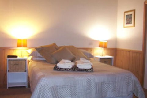 Yarraglen BnB - Accommodation Southport 6