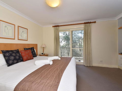 Villa Shiraz Located Within Cypress Lakes - Southport Accommodation 4