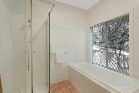 Surfside - Accommodation Southport 5