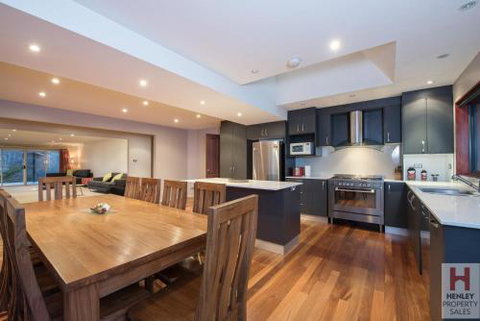 Gippsland Twelve Spacious & Central With Off Street Parking - Accommodation Southport 1