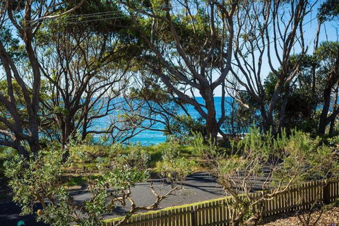 Magical Mystery Bay Road - Accommodation Southport 4