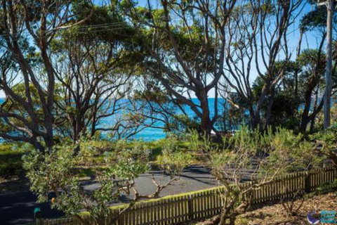 Magical Mystery Bay Road - Accommodation Southport 6