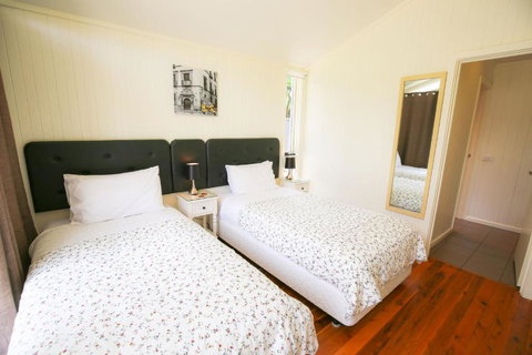 Allambie Cottages Villa 1 - Accommodation Southport 4