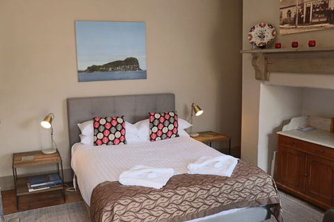 Robinson Cottage - Southport Accommodation 6