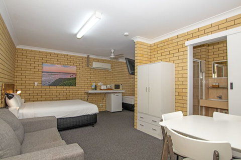 Coast Inn Motel - Southport Accommodation 7
