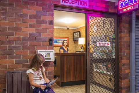 Coast Inn Motel - Southport Accommodation 2