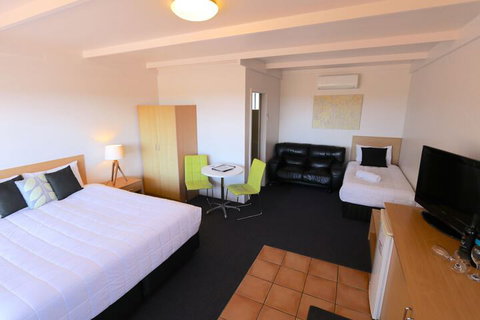 Harbour View Motel - Accommodation Southport 4