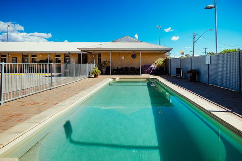 Club Motor Inn - Southport Accommodation 5