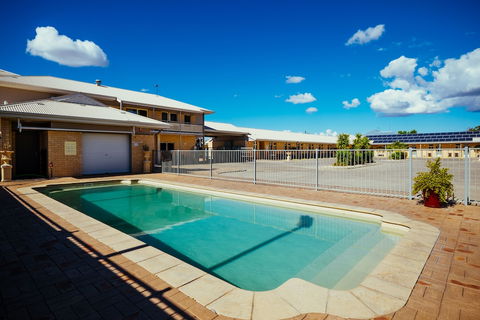 Club Motor Inn - Southport Accommodation 4