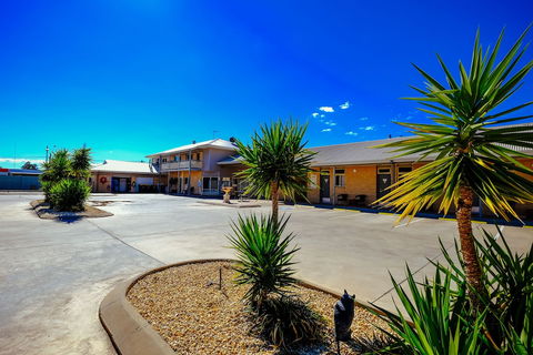 Club Motor Inn - Southport Accommodation 1