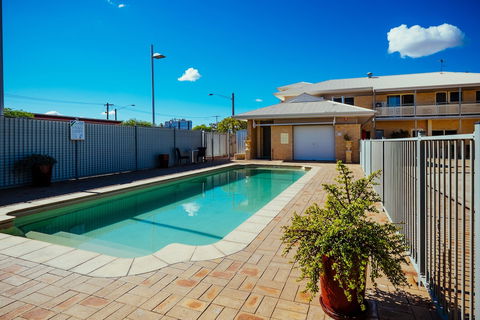 Club Motor Inn - Southport Accommodation 3