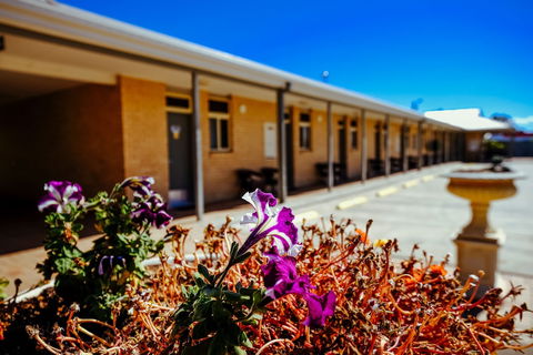 Club Motor Inn - Southport Accommodation 2