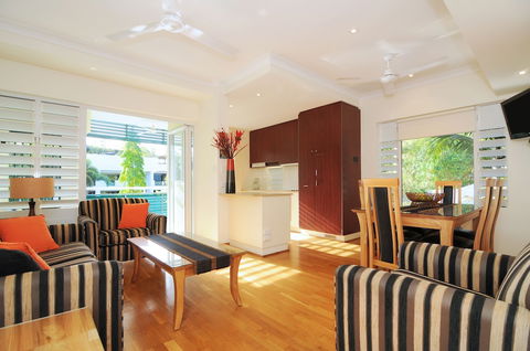 Verandahs - Southport Accommodation 5