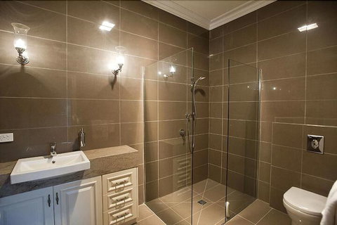 Tallawarra B & B - Accommodation Southport 2