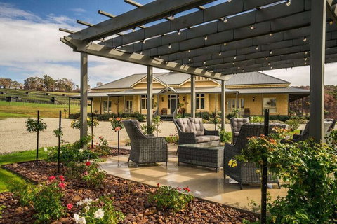 Tallawarra B & B - Accommodation Southport 1