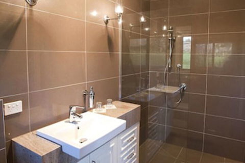 Tallawarra B & B - Accommodation Southport 4