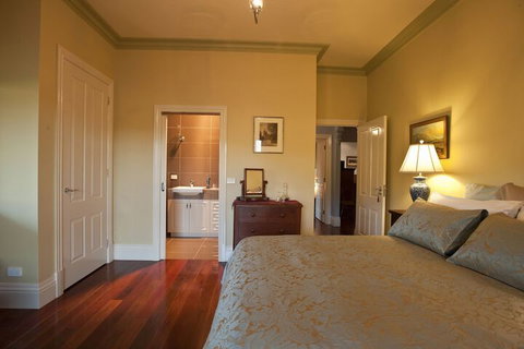 Tallawarra B & B - Accommodation Southport 7