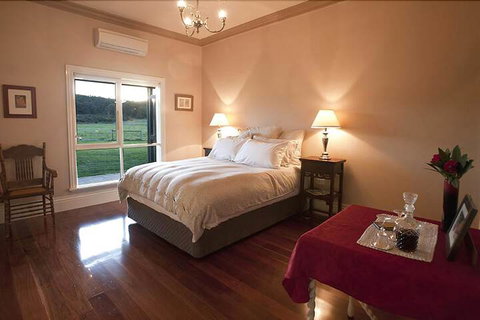 Tallawarra B & B - Accommodation Southport 6