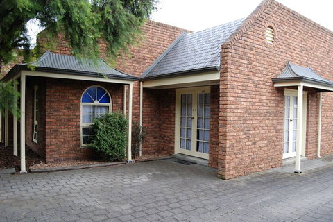 Arkana Motor Inn & Terrace Apartments - Accommodation Southport 1