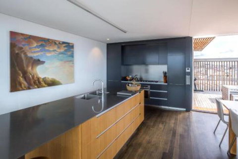 Avalon City Retreat - Accommodation Southport 2