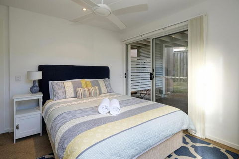 BEACH BAY BEE PET FRIENDLY - Southport Accommodation 2