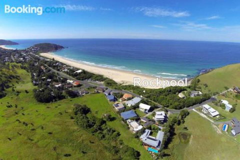 ROCKPOOL (4 Night Min) - Accommodation Southport 0