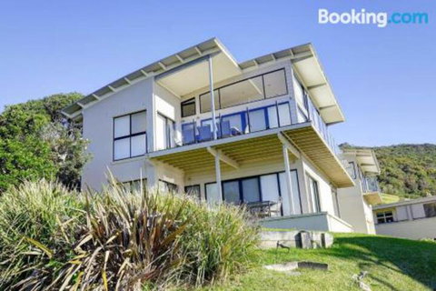 ROCKPOOL (4 Night Min) - Accommodation Southport 2