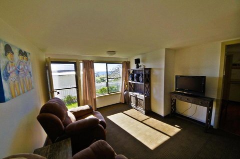 AAA Views 2 View Street - Accommodation Southport 2