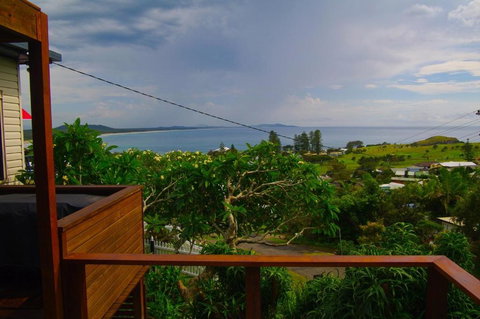 AAA Views 2 View Street - Accommodation Southport 5