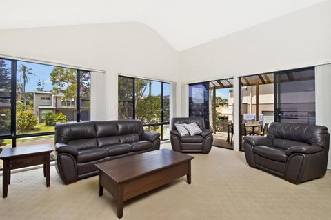 Amara 6 Wesley Avenue - Accommodation Southport 2