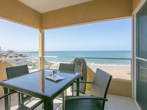 Avalon 3 Views To Die For Across The Road From Convent Beach - Accommodation Southport 6