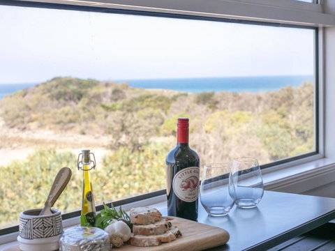 Avalon 3 Views To Die For Across The Road From Convent Beach - Accommodation Southport 2