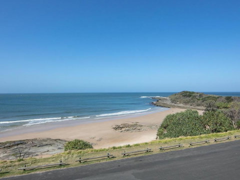 Avalon 3 Views To Die For Across The Road From Convent Beach - Accommodation Southport 5