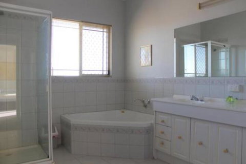 Golden Rivers Holiday Apartments - Accommodation Southport 2