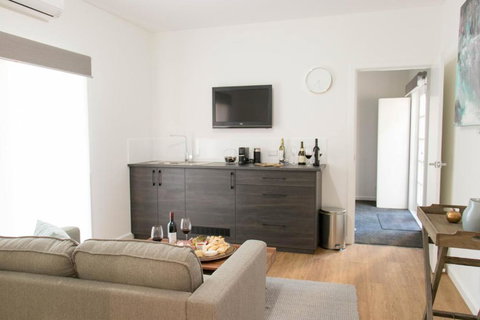 A Coonawarra Experience - Accommodation Southport 3