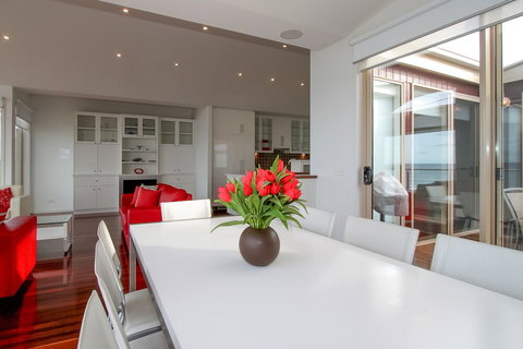 Aqua Luna - Accommodation Southport 5