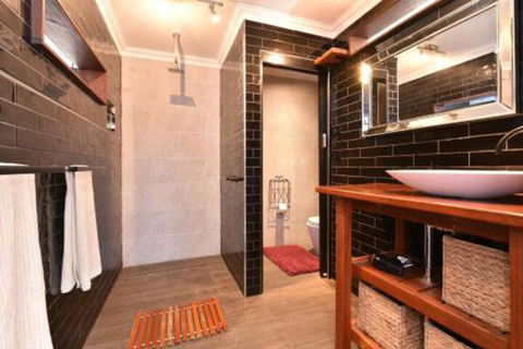 Millfield Eco Lodge With Views & Inside / Outside Hangouts - Southport Accommodation 2