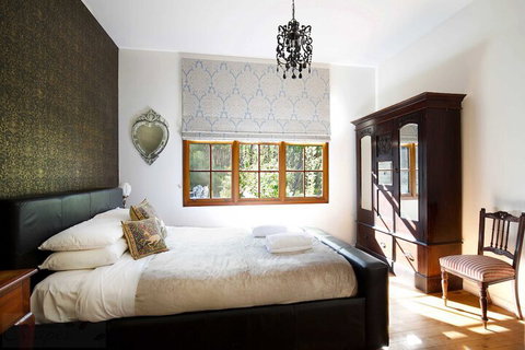 Grand Canyon Chalet - Accommodation Southport 2