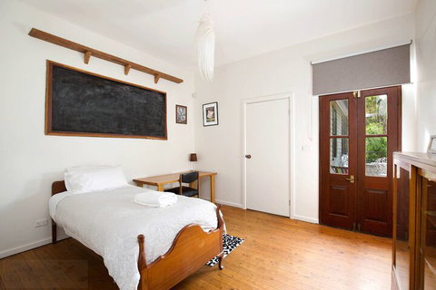 Grand Canyon Chalet - Accommodation Southport 1