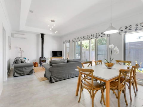 Venice On The Beach - Southport Accommodation 2