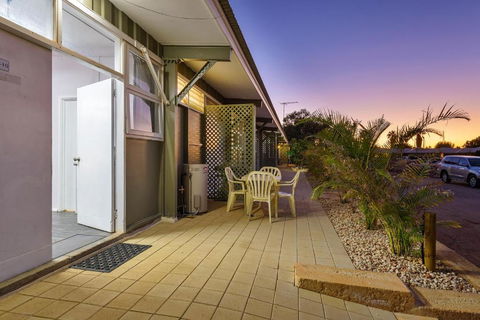 Getaway Villas Unit 38 10 2 Bedroom Self Contained Accommodation - Southport Accommodation 7