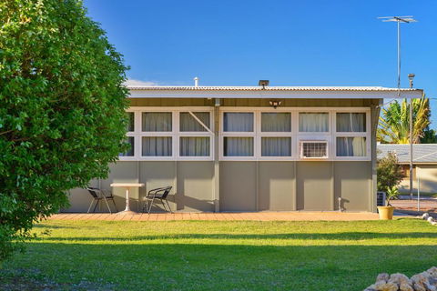 Getaway Villas Unit 38 10 2 Bedroom Self Contained Accommodation - Southport Accommodation 5