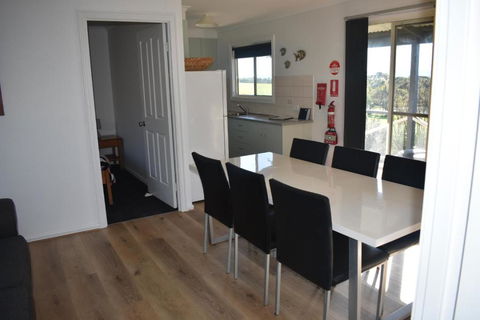 Tidal Dreaming Seaview Cottages - Southport Accommodation 2