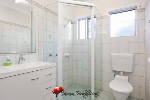 Jamaica Holiday Units - Accommodation Southport 2