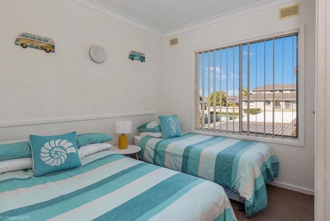 Jamaica Holiday Units - Accommodation Southport 3