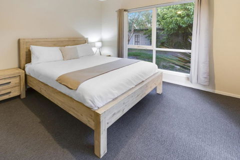 Bluff View River House Stunning Riverfront - Southport Accommodation 7