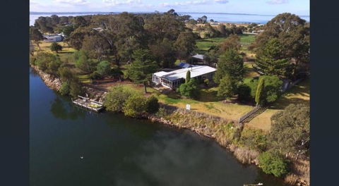 Bluff View River House Stunning Riverfront - Southport Accommodation 2
